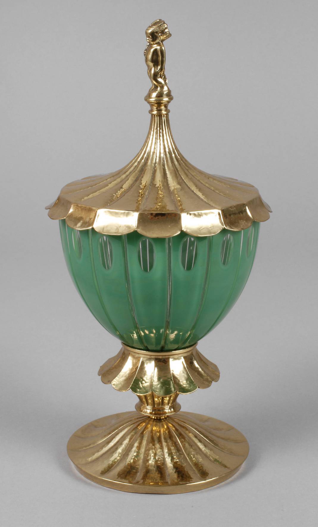 Deckelpokal mit Indianerputto