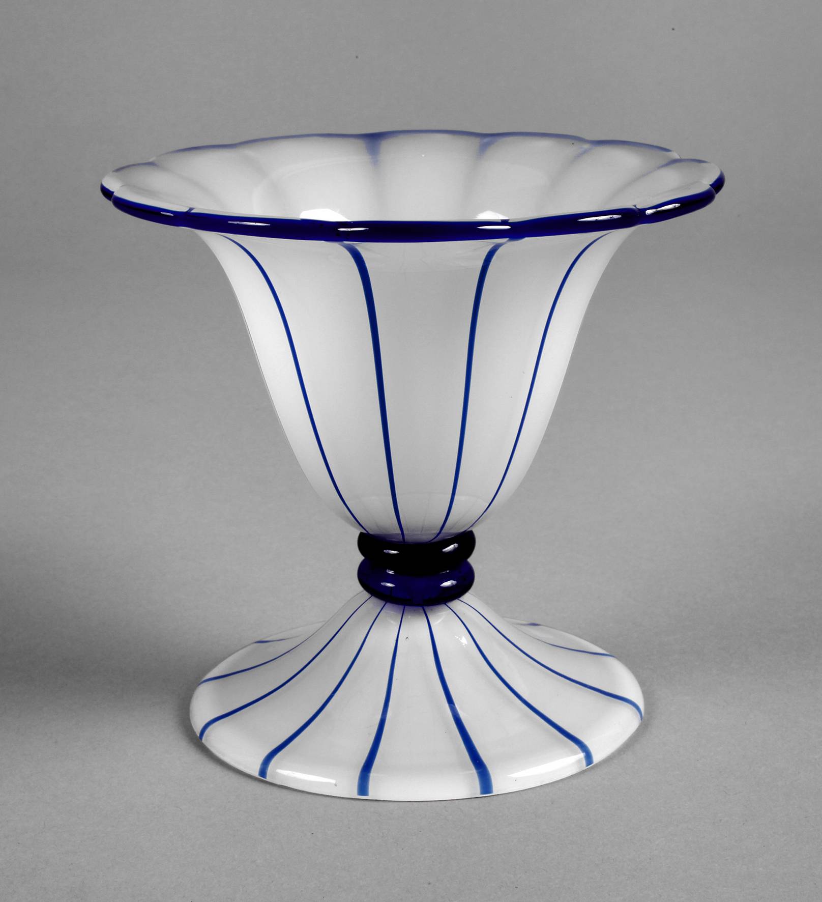 Loetz Wwe. Fußvase Michael Powolny