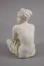 Rosenthal sitzender weiblicher Akt