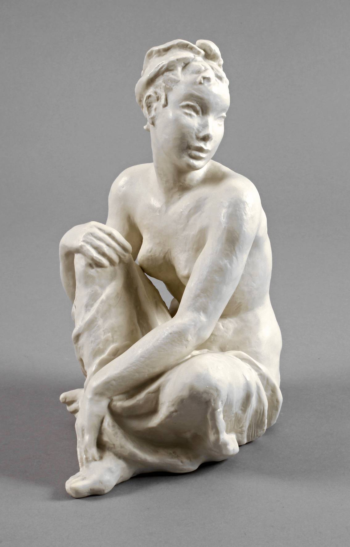 Rosenthal sitzender weiblicher Akt