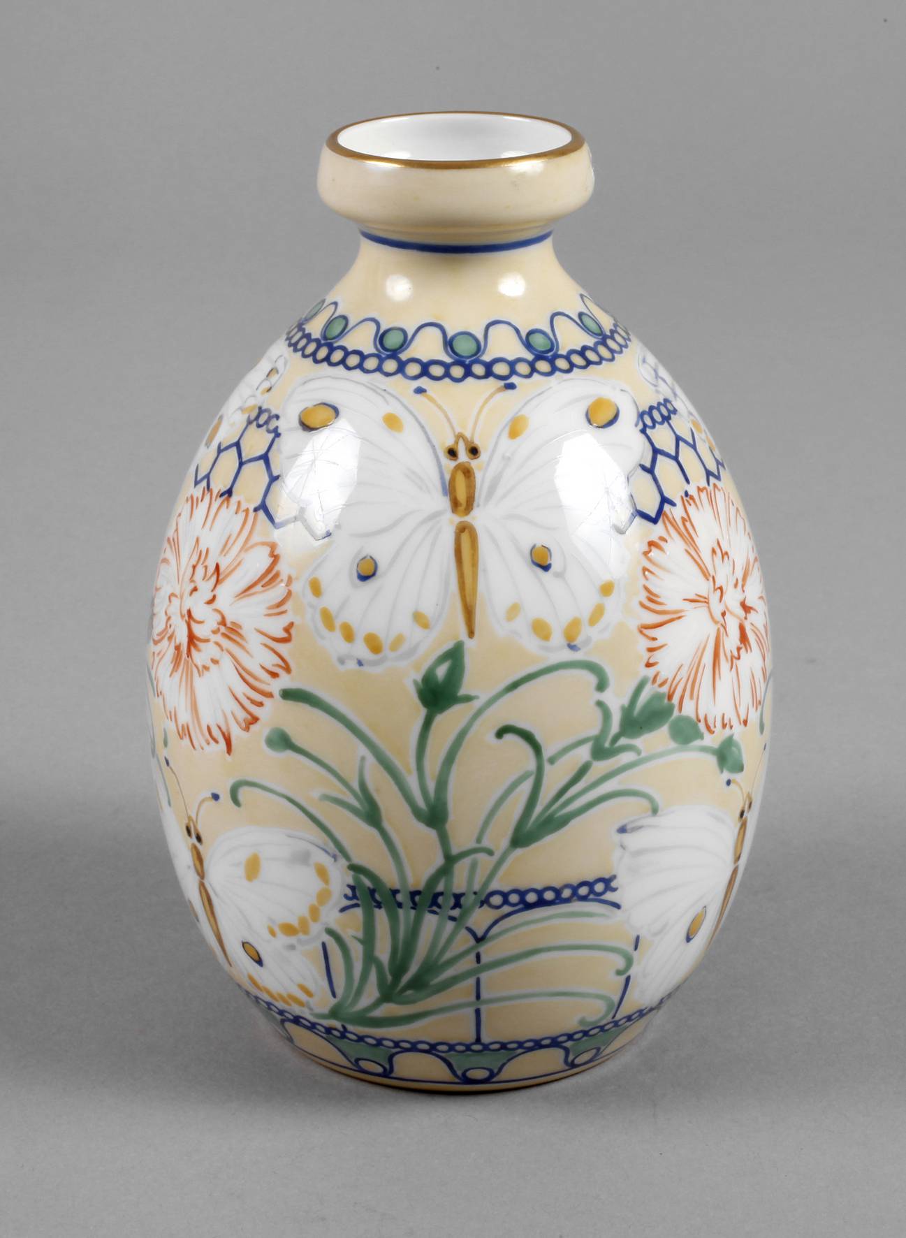 Sevres Vase Schmetterlingsdekor