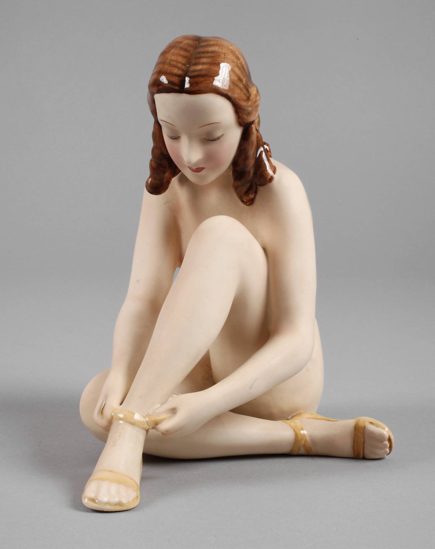 Goldscheider Wien ”Sandalenbinderin”