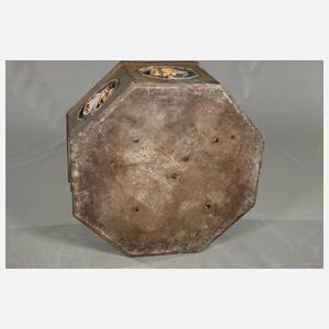 Übergroßer Blumentopf