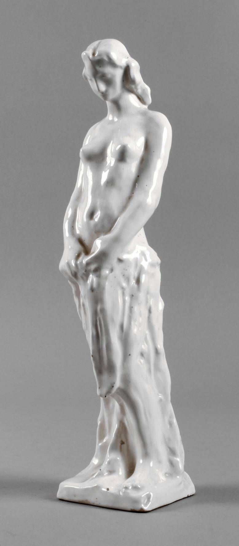 Stehender weiblicher Halbakt