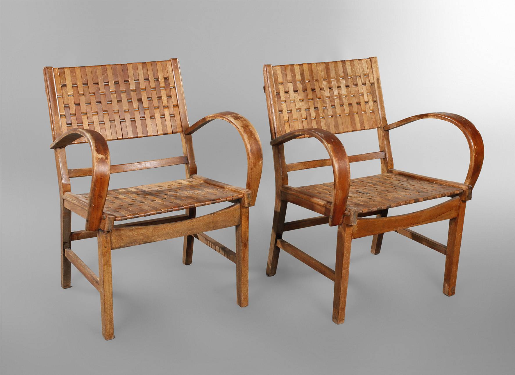 Zwei Stühle Gelenka