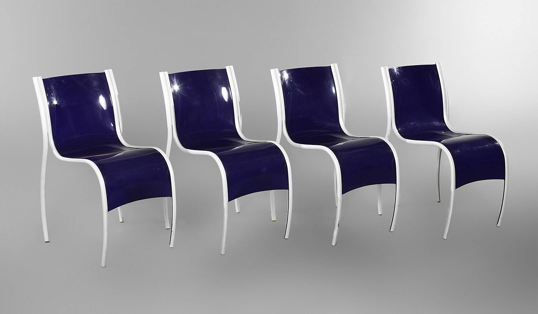 Vier Stühle Ron Arad