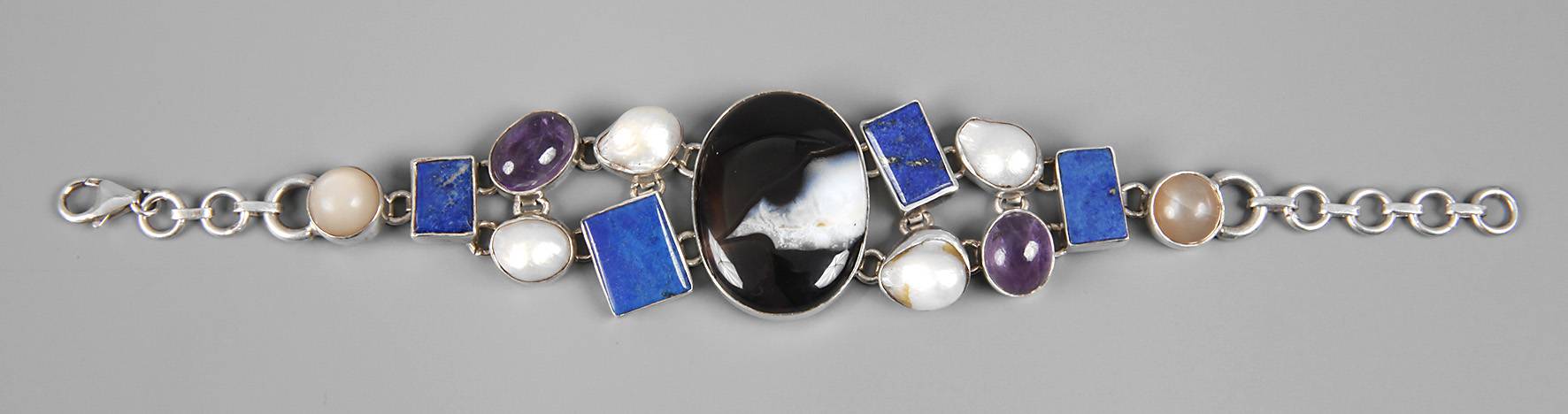 Armband mit Steinbesatz