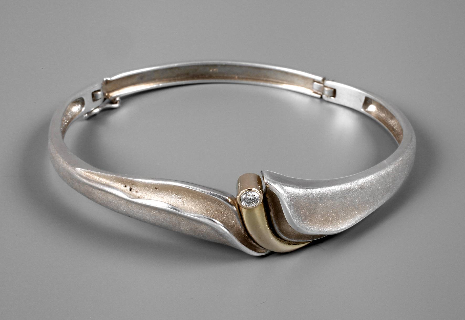 Armreif mit Steinbesatz