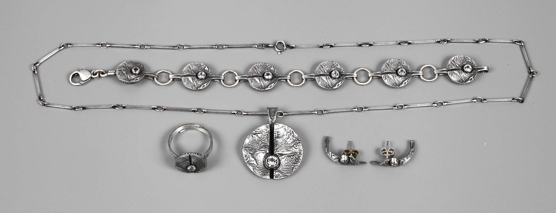 Ninex Korut Oy, Schmuckset