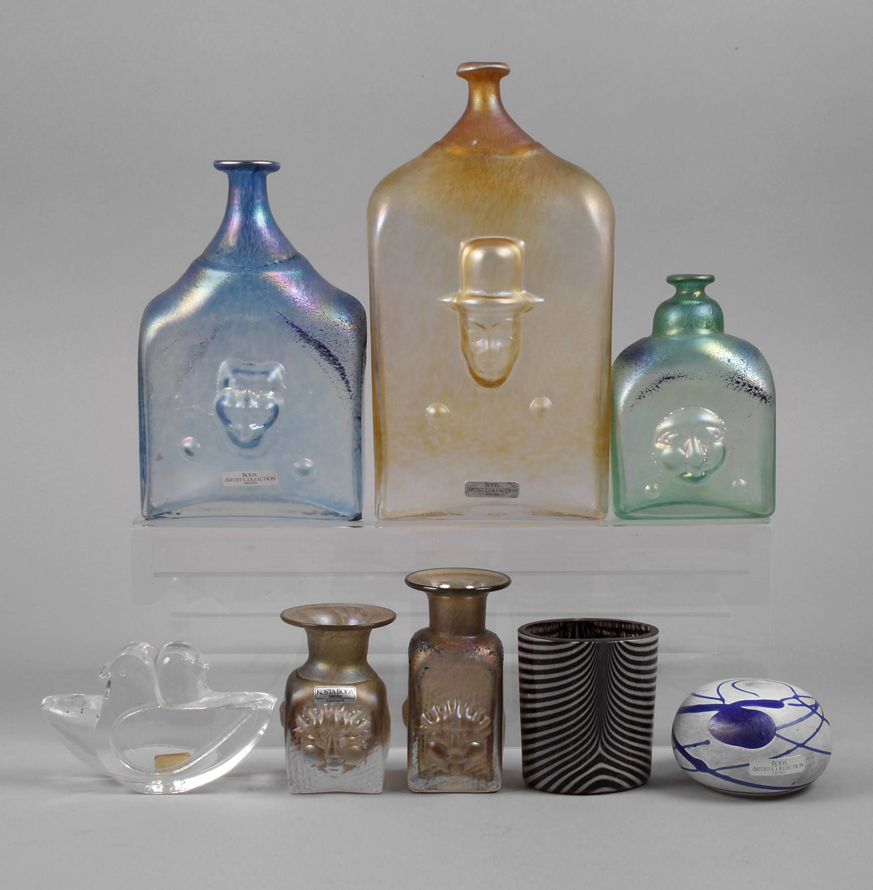 Kosta Boda acht Glasobjekte Studioglas