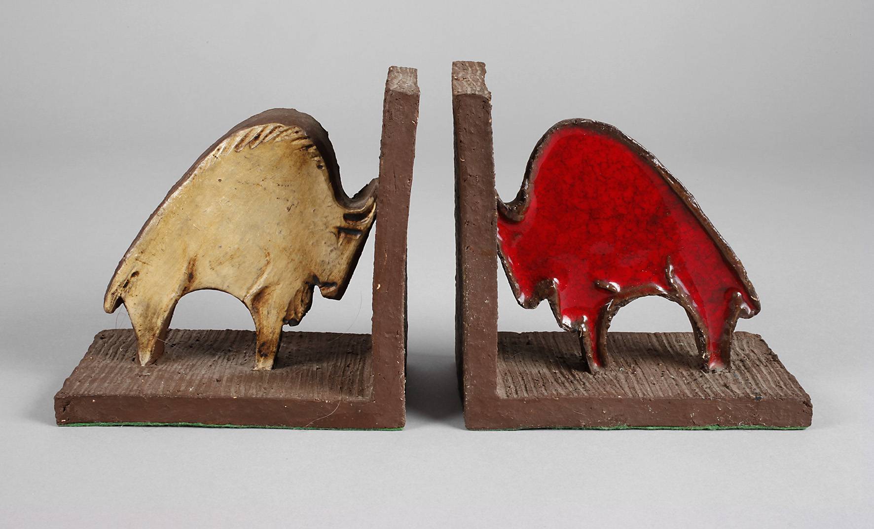 Paar Buchstützen mit Bison