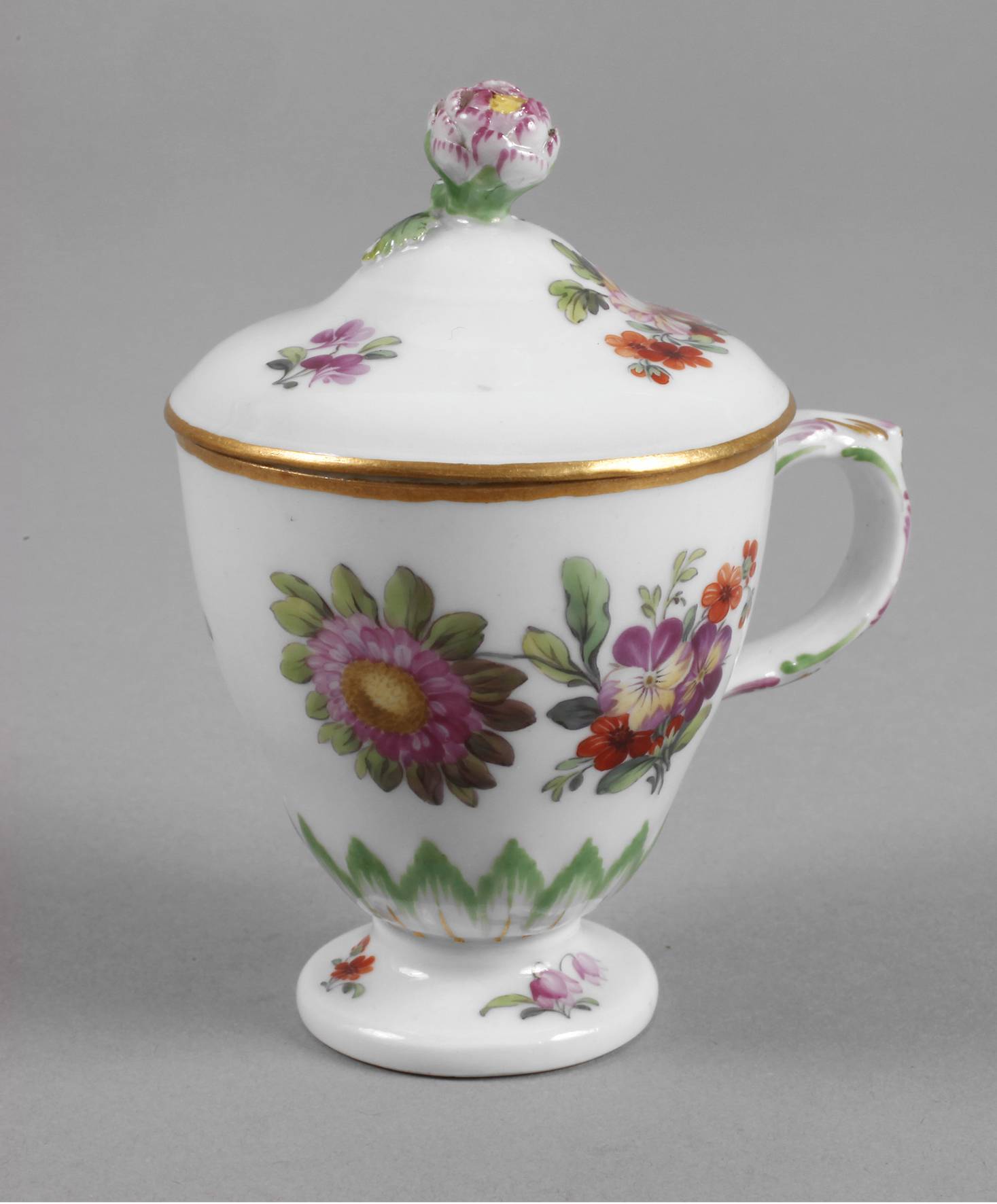 KPM Berlin klassizistische Deckeltasse