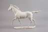 Trabendes Pferd Biskuitporzellan