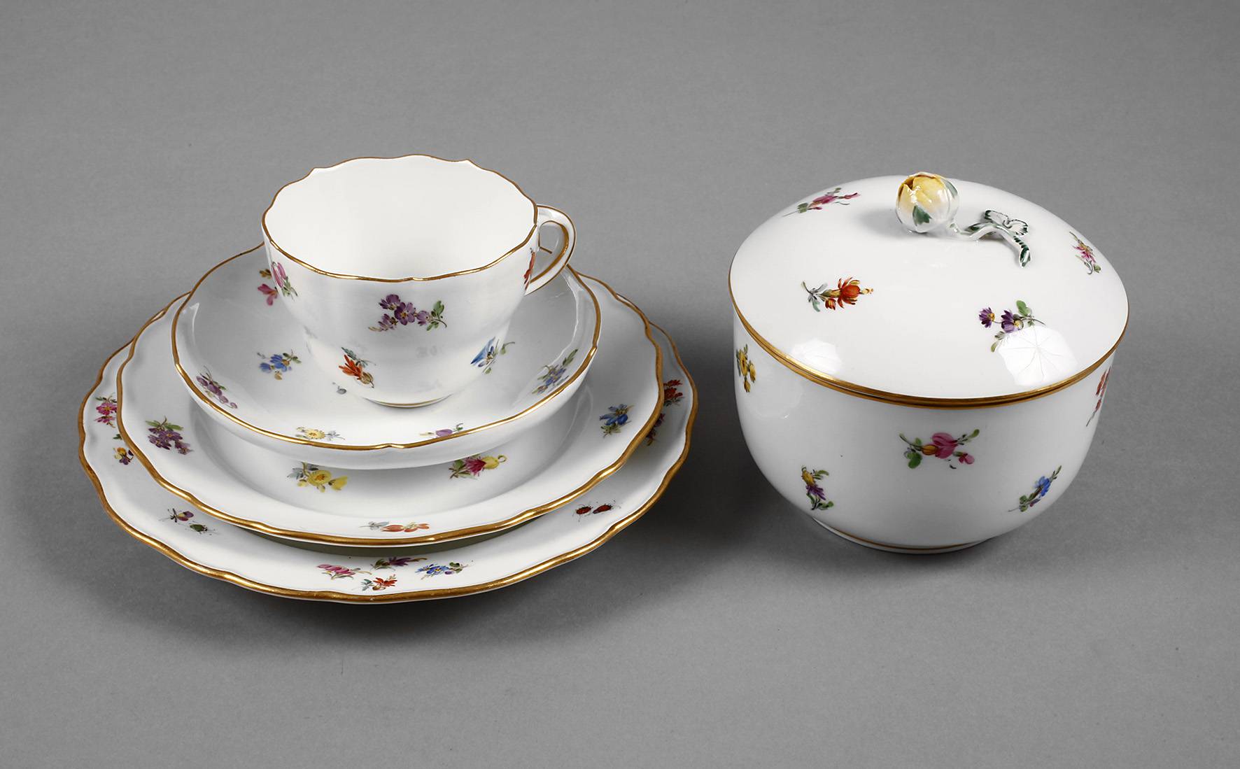 Gedeck und Zuckerdose Streublümchen