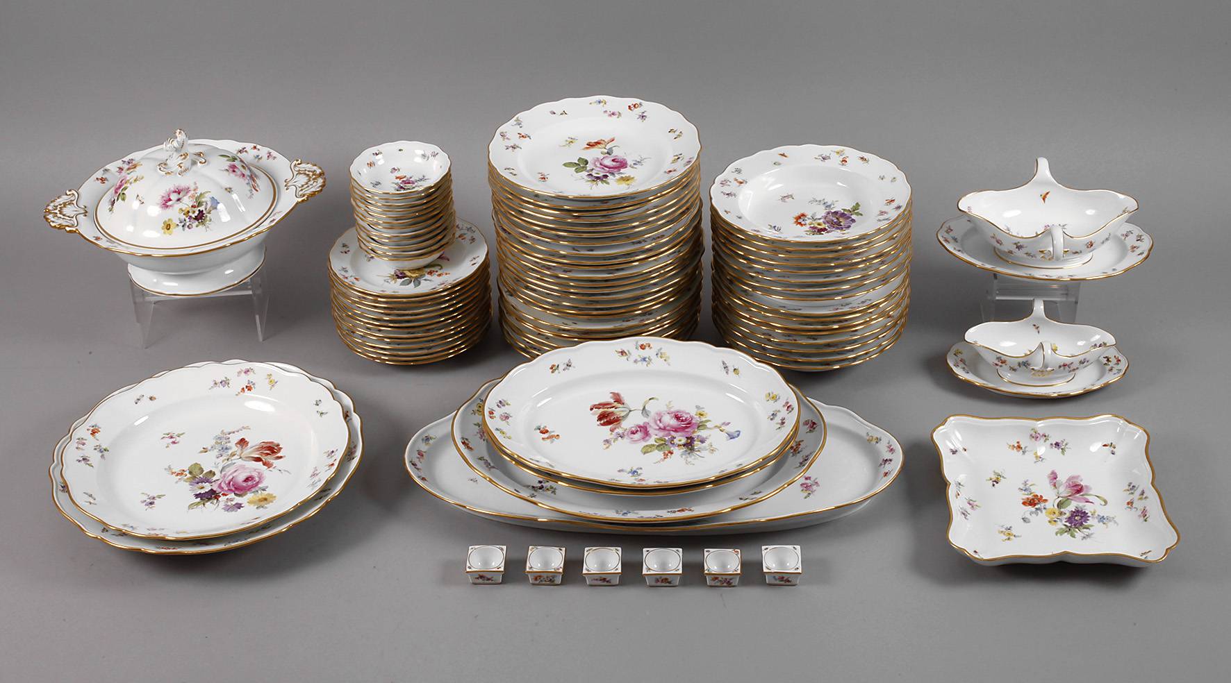 Meissen großes Speiseservice ”Volles Blütenbukett mit Insekten”