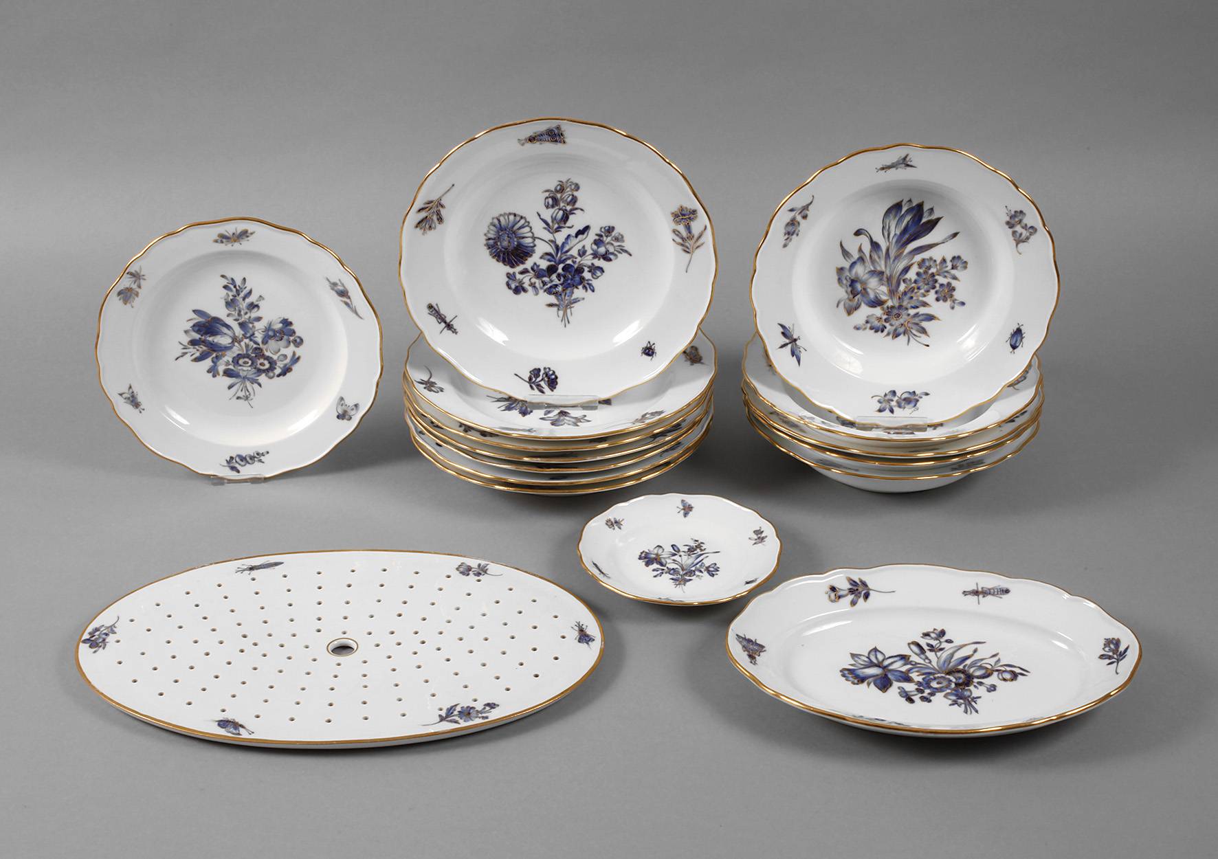 Meissen Restservice ”Blaue Blume mit Insekten”