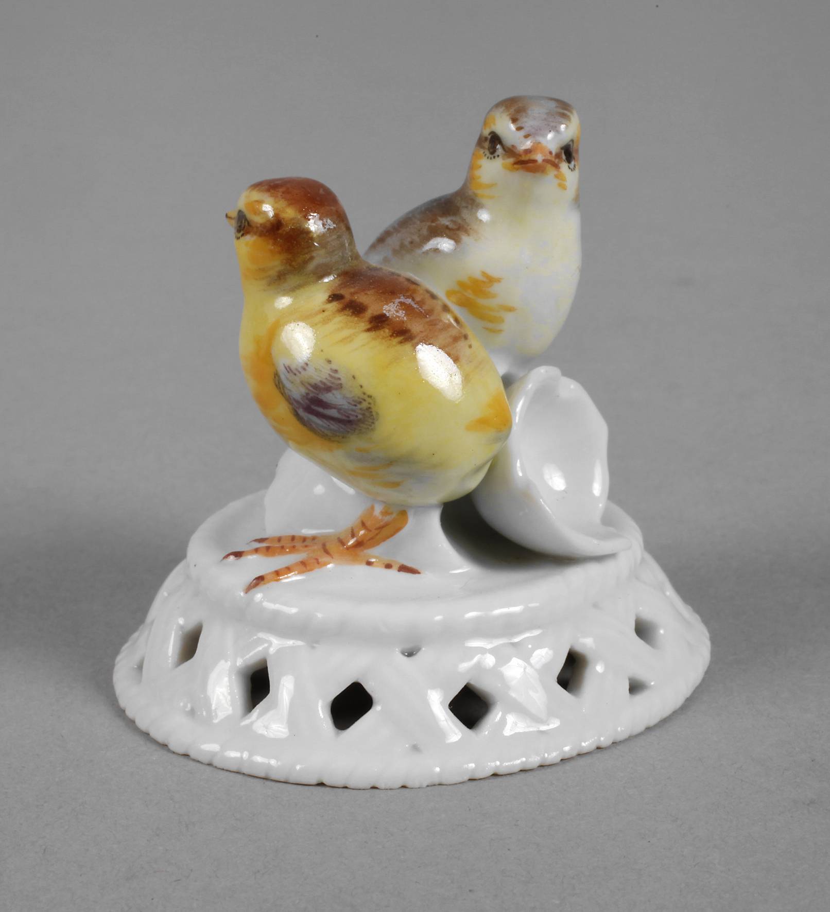 Meissen ”Zwei Küken auf Körbchen”