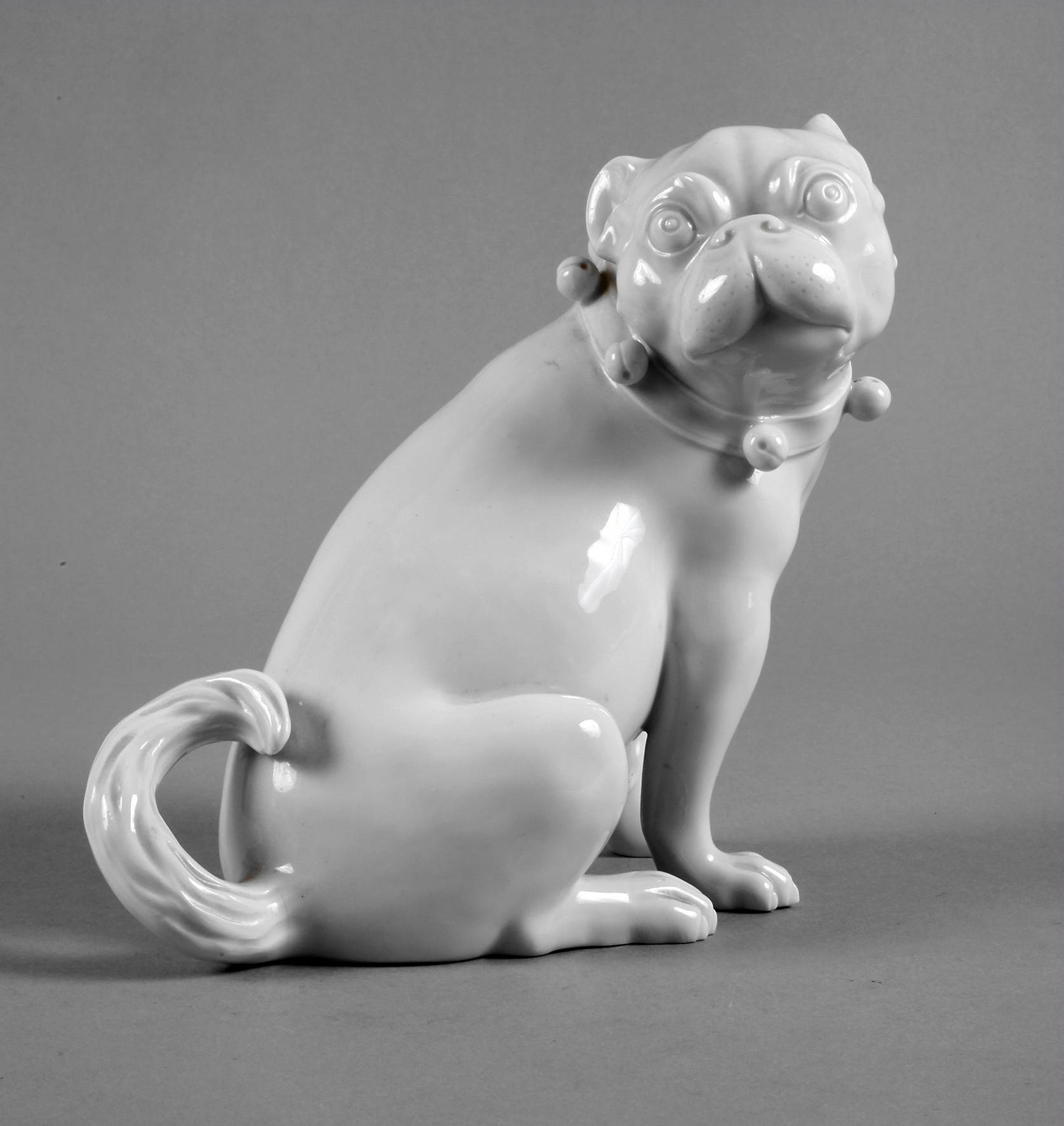 Meissen Mops mit Schellen