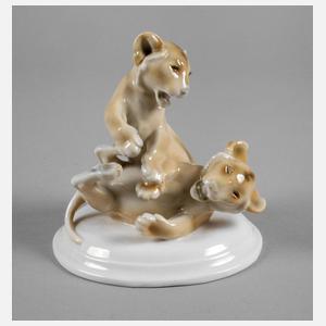 Schwarzburger Werkstätten spielende Löwenkinder