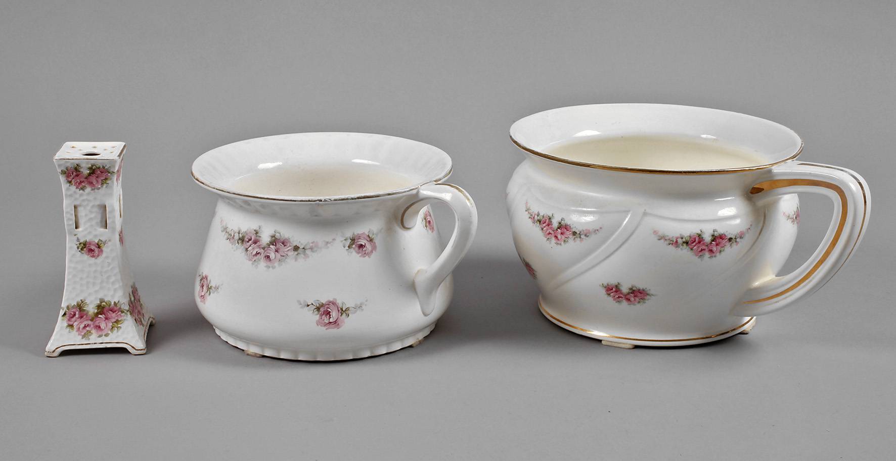 Roesler zwei Nachttöpfe und Hutnadelständer