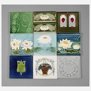 Acht Jugendstilfliesen und zwei Bordüren