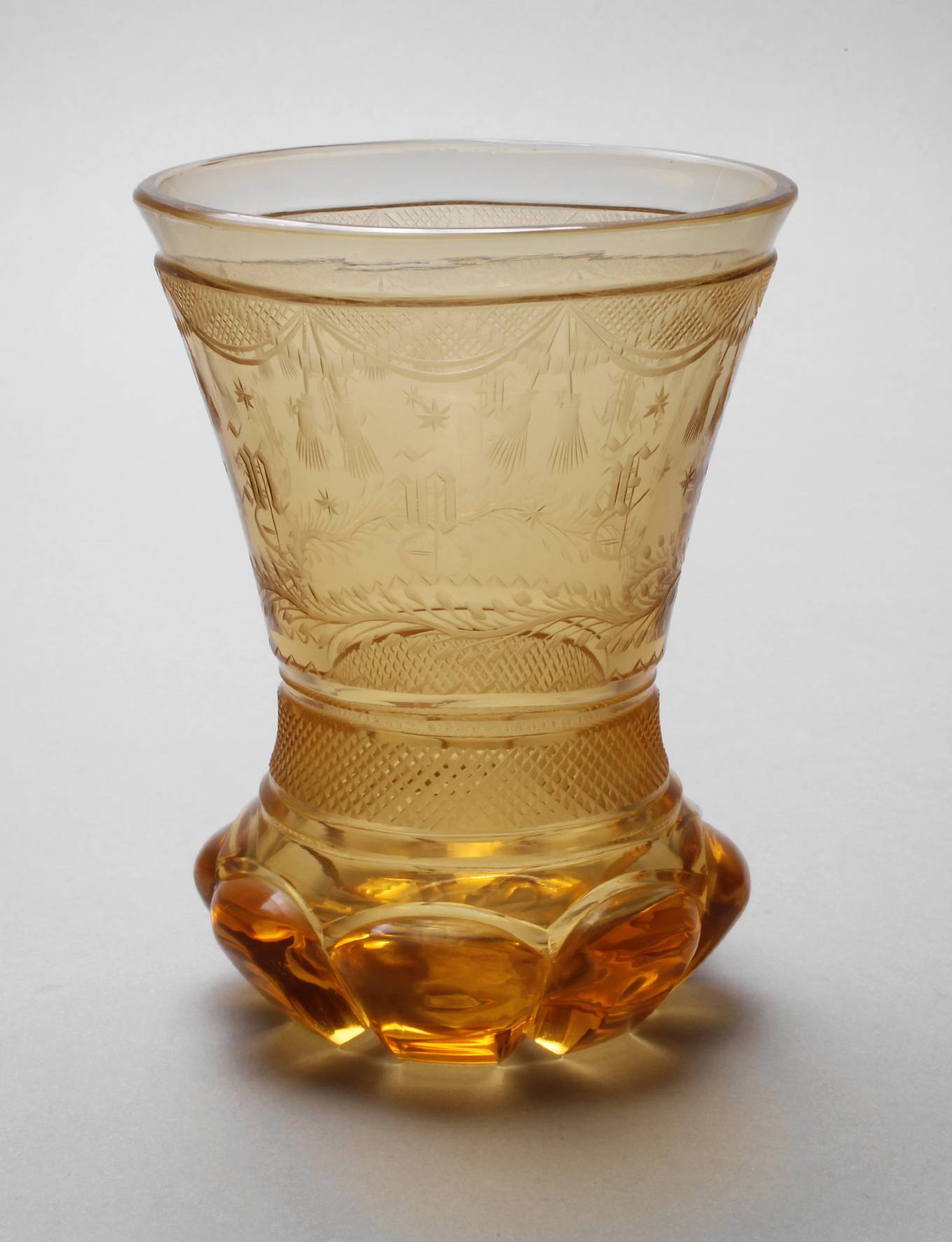 Ranftbecher Steineldekor