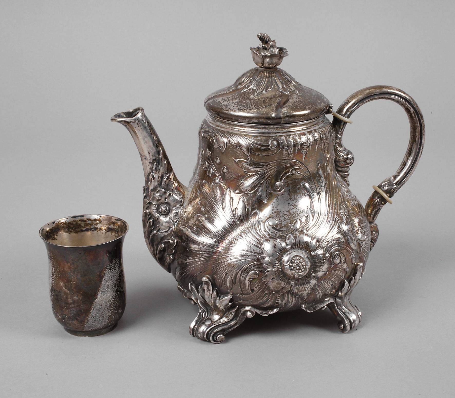 Kanne und Becher Silber