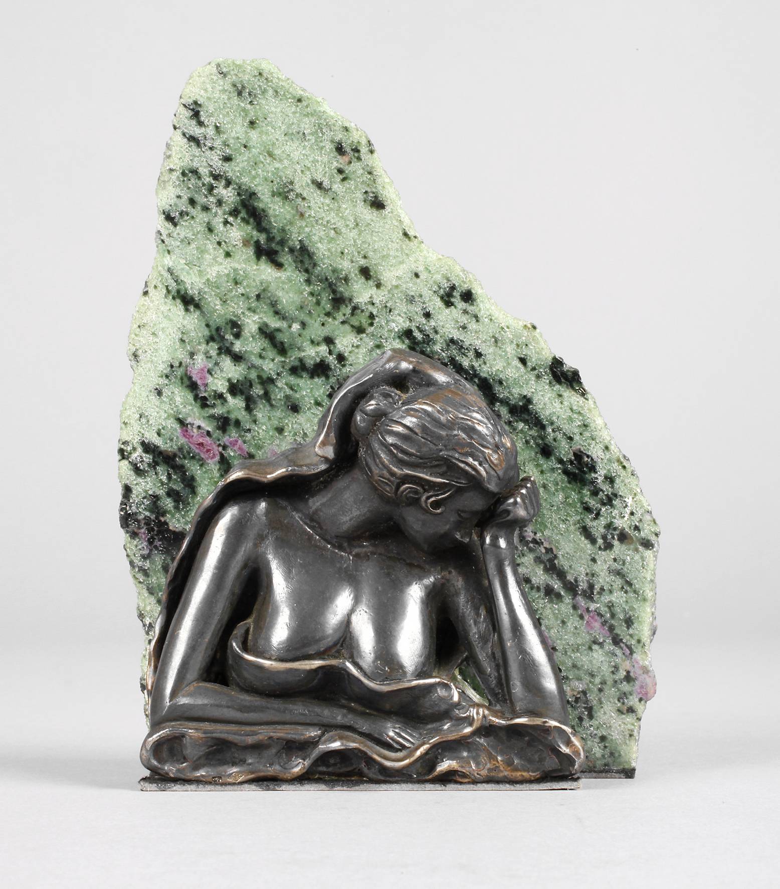 Kleine Silberbüste mit Rubin-Zoisit