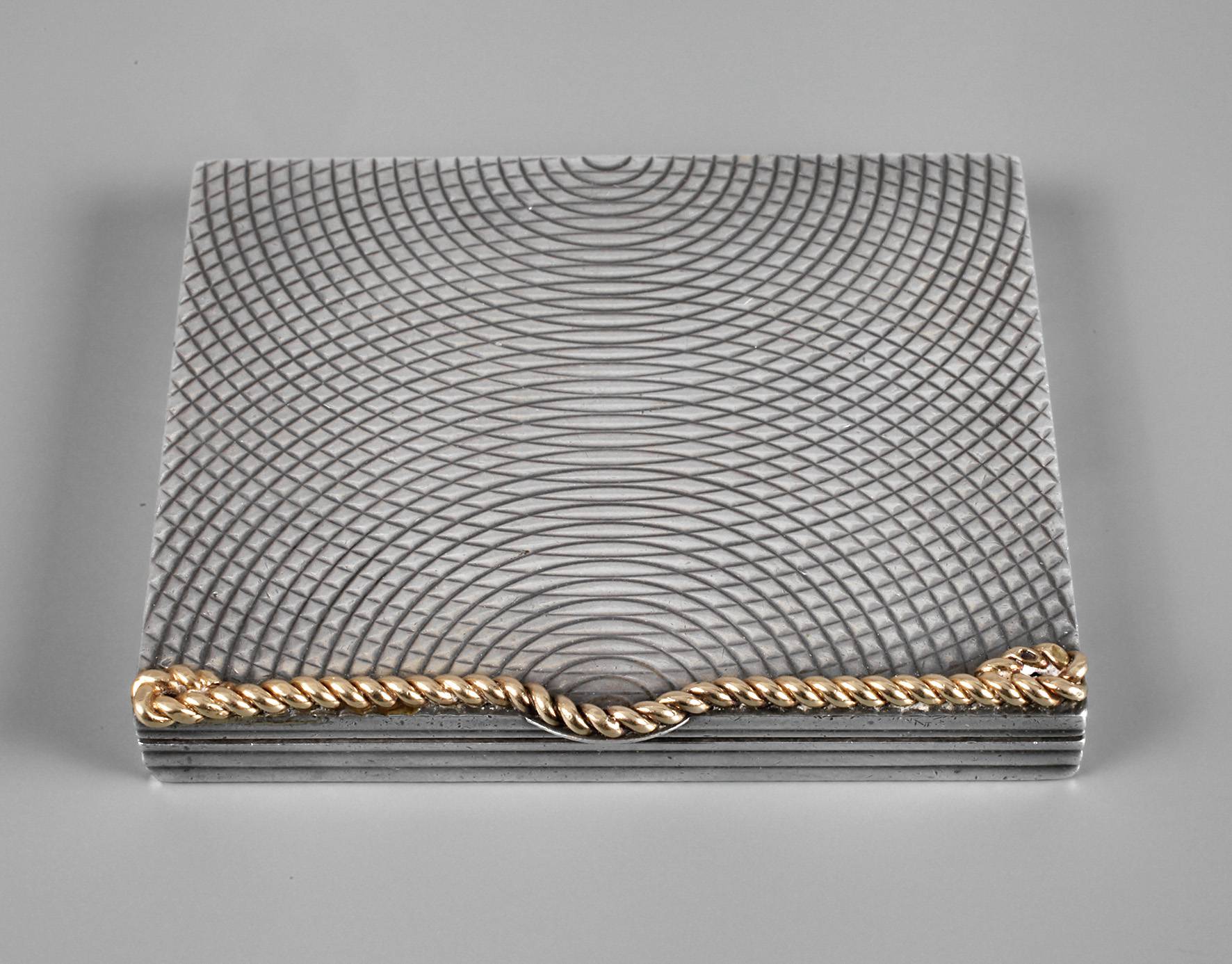 Puderdose Silber und Gold