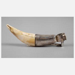 Zigarrenabschneider mit Eckzahn eines Löwen?