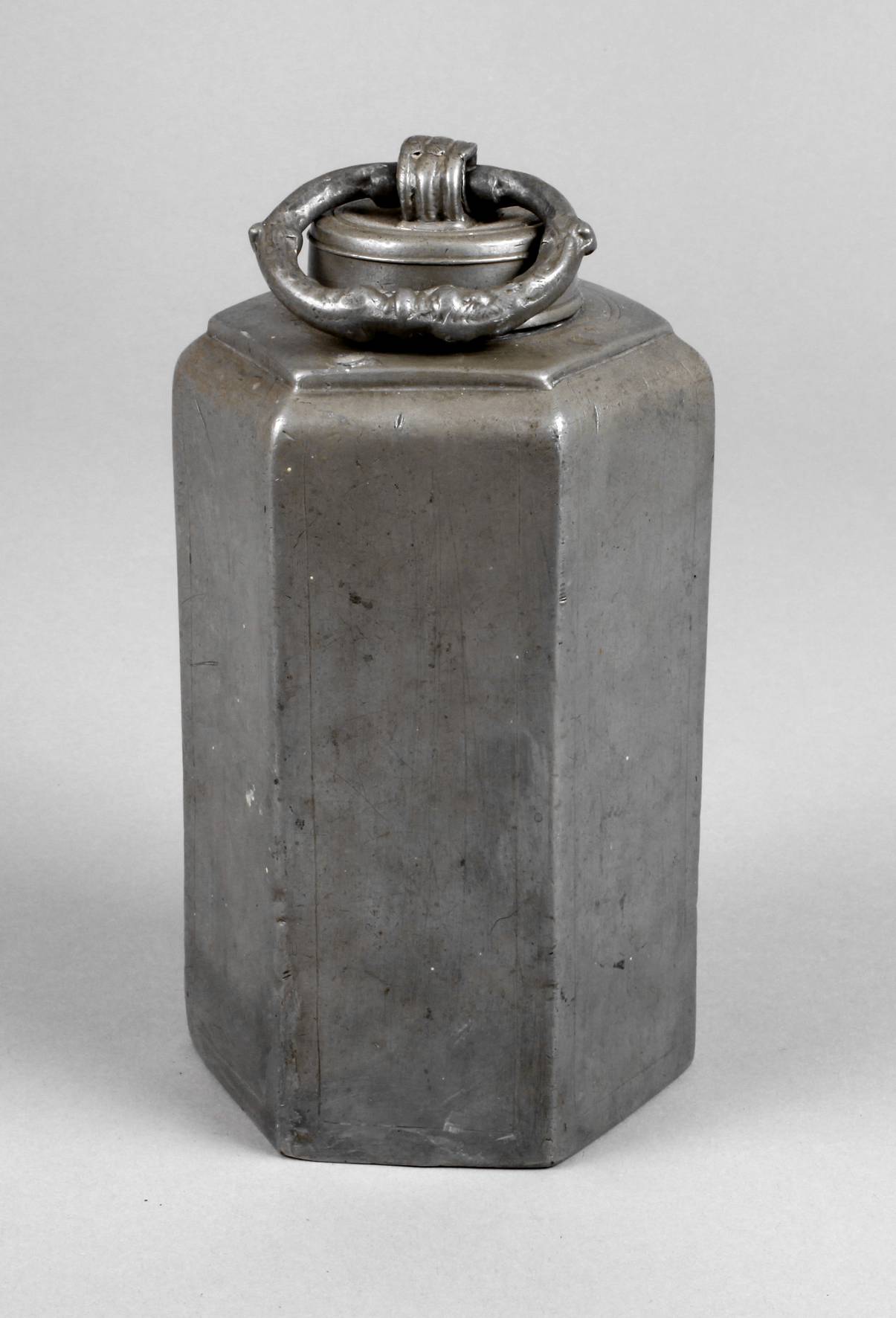 Kleine Zinnschraubflasche