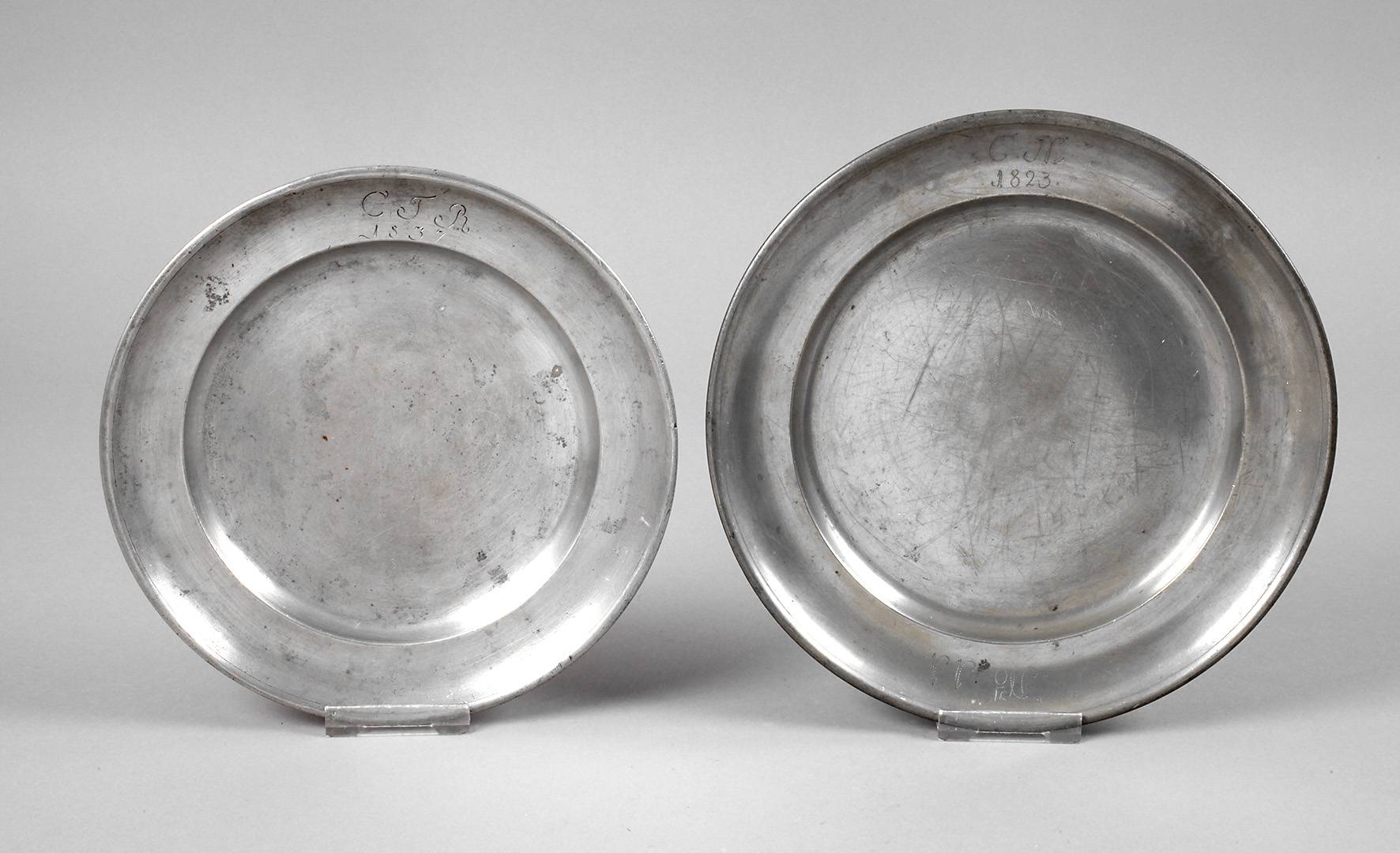 Zwei sächsische Zinnteller