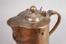 Große kupferne Wasserkanne