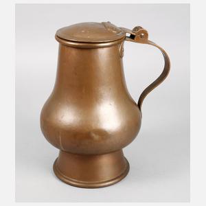 Große massive Kupferkanne