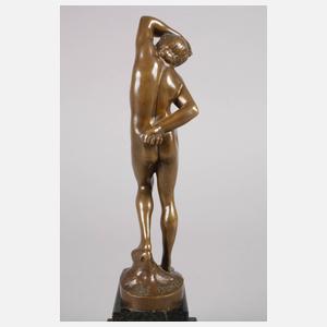 Stehender Männerakt