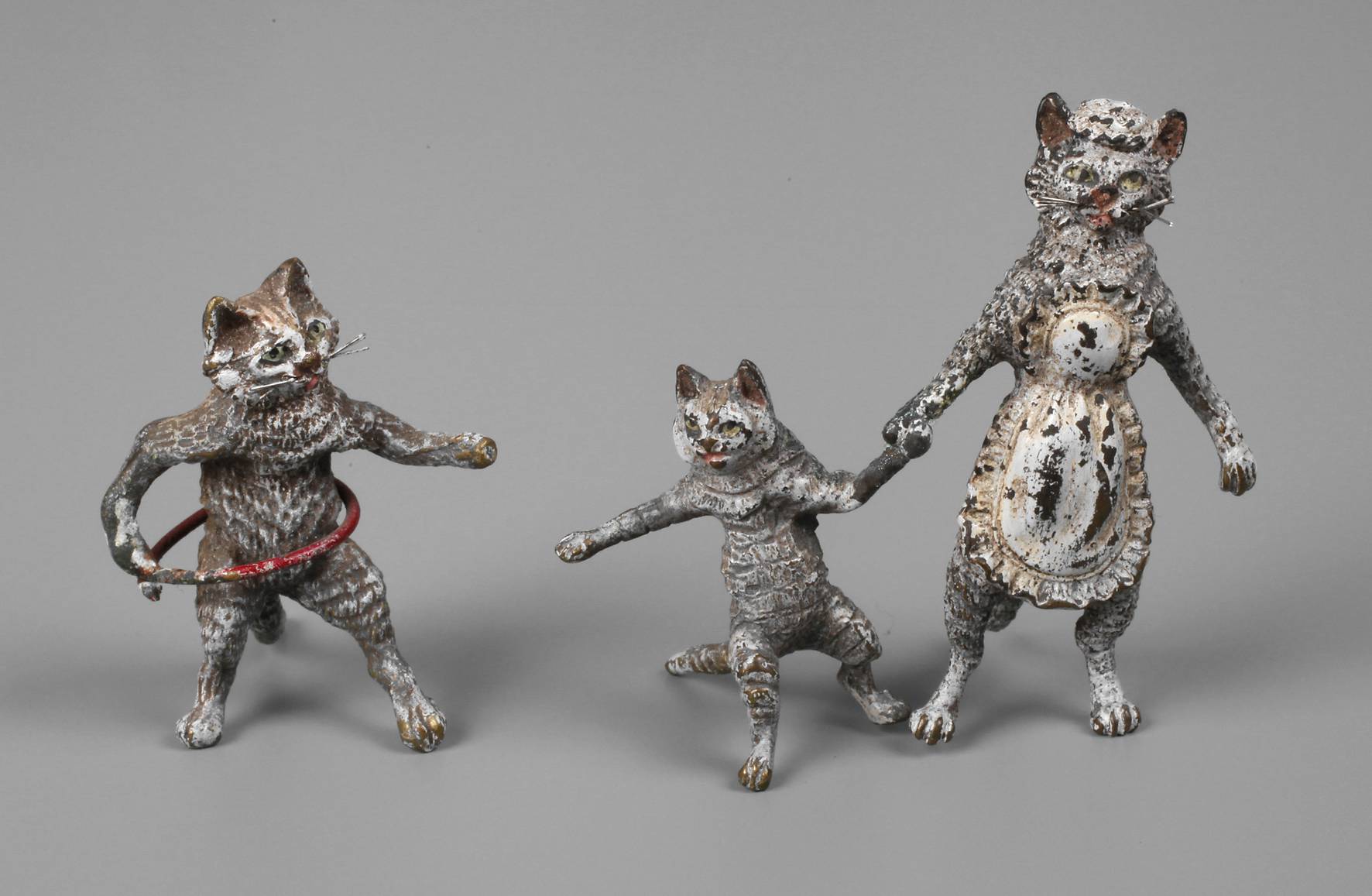 Wiener Bronze Katzengruppe Dienstmädchen und Kinder