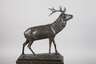 Otto Gerkensmeyer, kapitaler Hirsch auf Holzsockel