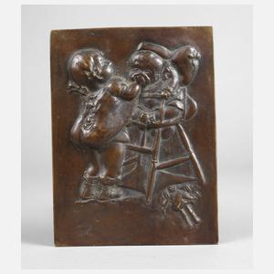 Bronzerelief nach Heinrich Zille, ”Drücken musste!”