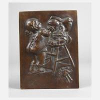 Bronzerelief nach Heinrich Zille, ”Drücken musste!”111