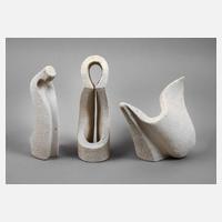 Drei abstrakte Keramikskulpturen111