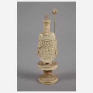 Feine Elfenbeinschnitzerei