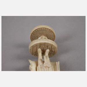 Feine Elfenbeinschnitzerei