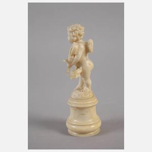 Feine Elfenbeinschnitzerei