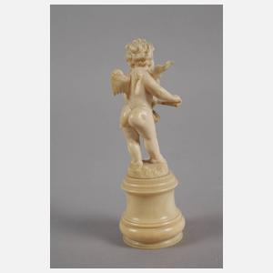 Feine Elfenbeinschnitzerei