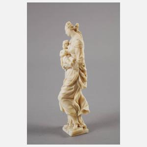 Feine Elfenbeinschnitzerei