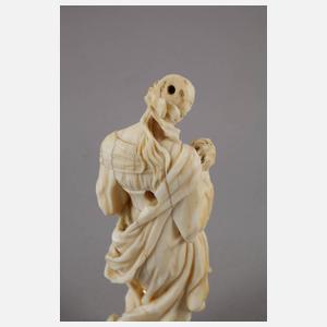 Feine Elfenbeinschnitzerei