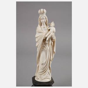 Feine Elfenbeinschnitzerei