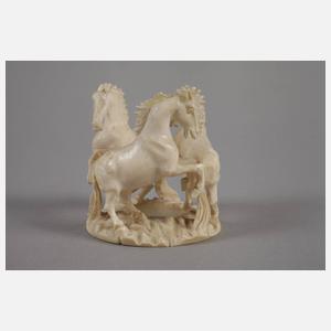 Feine Elfenbeinschnitzerei