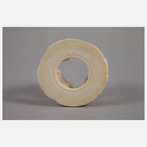 Feine Elfenbeinschnitzerei