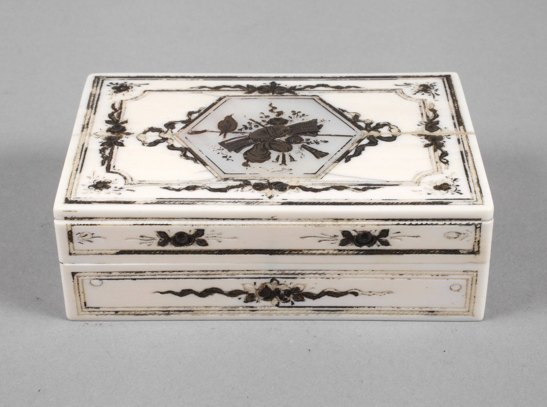 Feine Dose Elfenbein